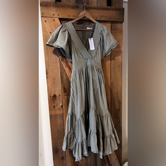 Neuflora Dresses & Skirts - Neuflora’s Arabella Dress